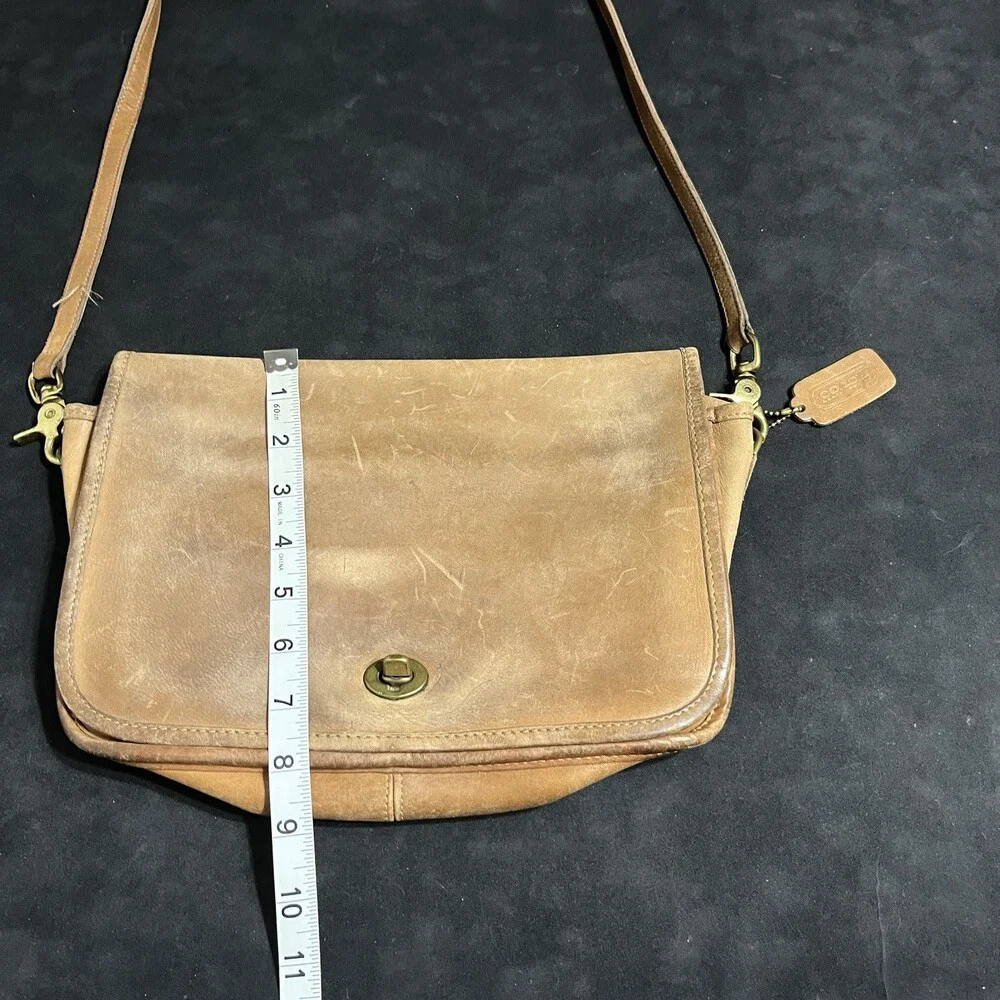 Vintage Coach 1970s Courier Bonnie Cashin City Bag Full Grain Leather Glove Tan